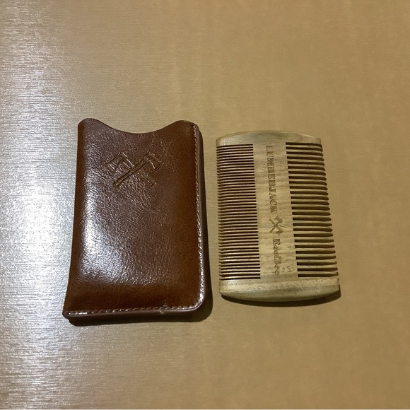 Lumberjack wooden comb and case set - Picture 2 of 5
